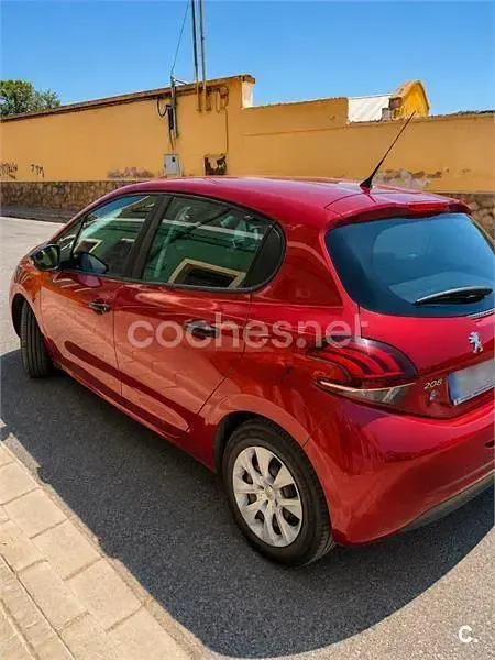 Usado Peugeot 208 Style 75 CV (55 kW) 2017 Rojo Utilitario