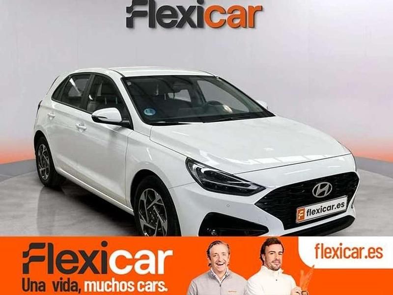 Blanco Usado 2024 Hyundai i30 Berlina | 17.490 € (Precio justo) - Imagen 1/4