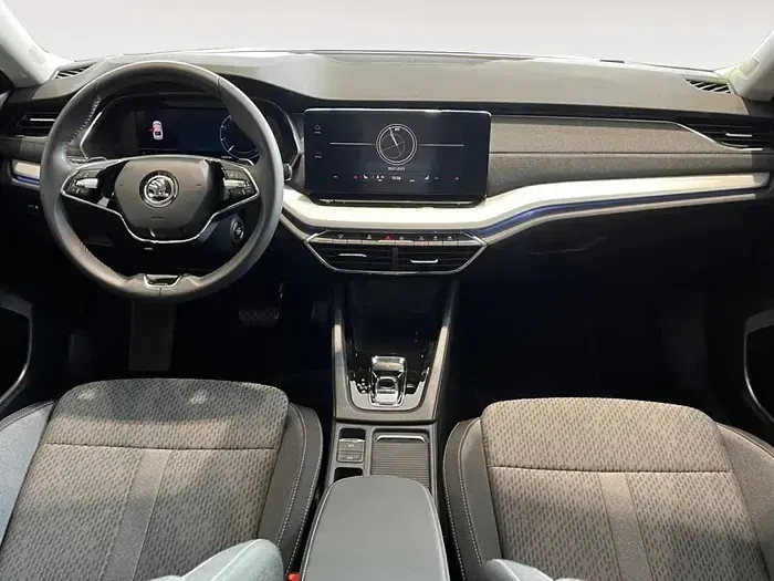 Usado Skoda Octavia Ambition 150 CV (110 kW) 2022 Gris plata