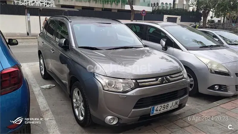 Usado Mitsubishi Outlander Motion 150 CV (110 kW) 2015 Granate SUV