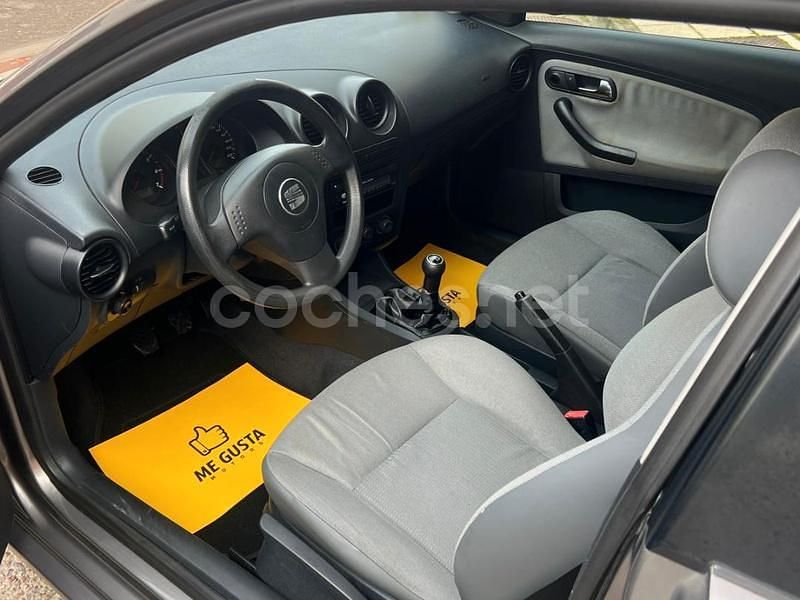Usado Seat Ibiza Stella 75 CV (55 kW) 2002 Gris / plata Berlina