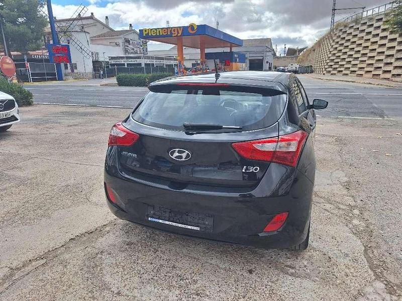 Usado Hyundai i30 GO! 101 CV (74 kW) 2015 Gris Utilitario