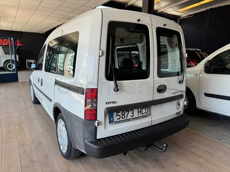 Usado Opel Combo Expression 90 CV (66 kW) 2012 Blanco Monovolumen