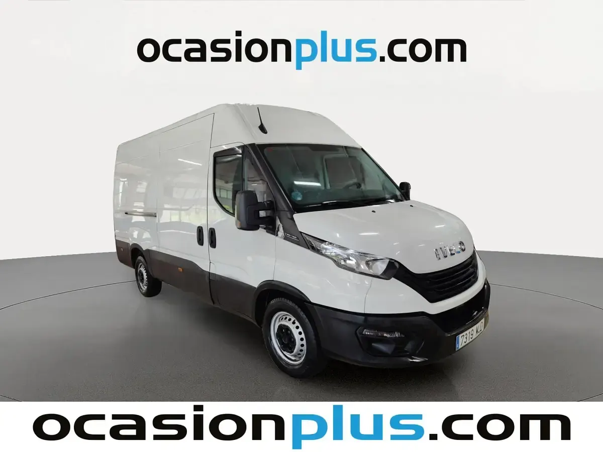 Usado Iveco Daily 156 CV (114 kW) 2023 Blanco Familiar