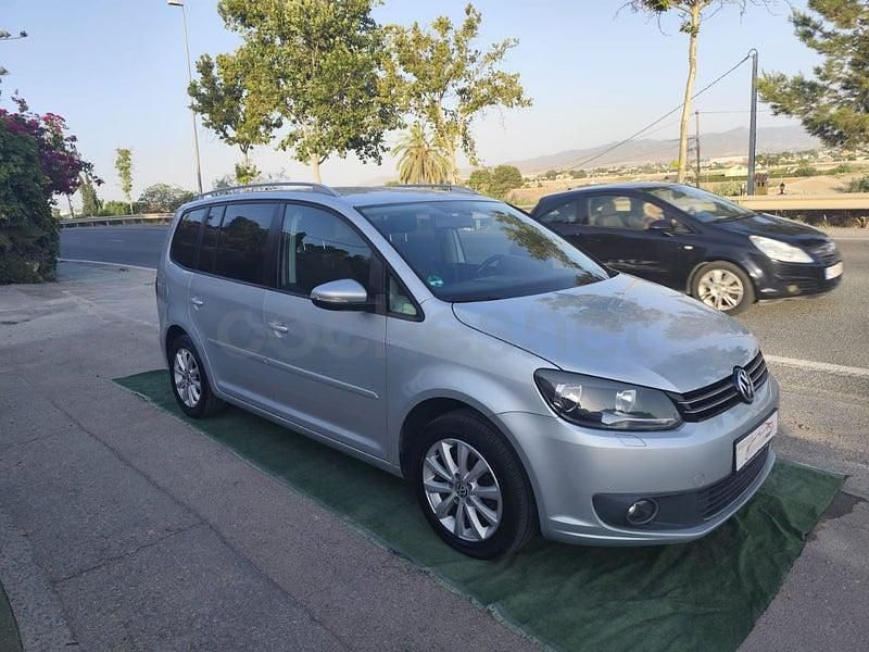 Usado VW Touran Advance 140 CV (102 kW) 2011 Gris / plata Monovolumen