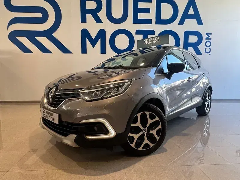 Usado Renault Captur LIMITED 130 CV (95 kW) 2019 Gris / plata SUV