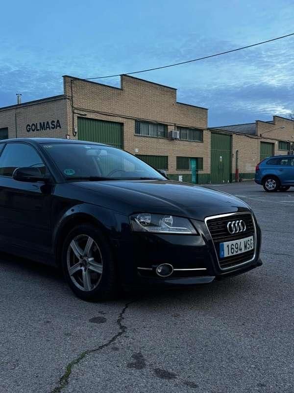 Usado Audi A3 Ambition 105 CV (77 kW) 2012 Negro Utilitario