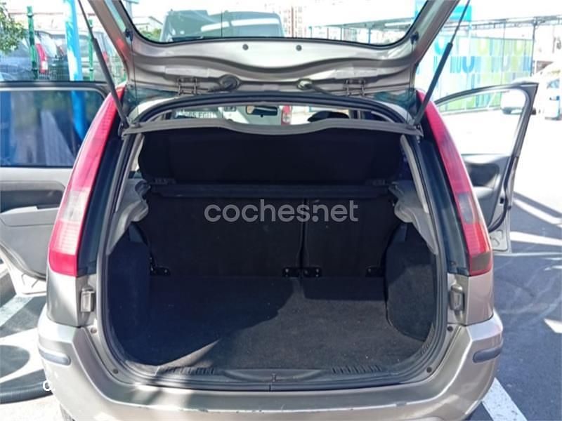 Usado Ford Fusion 68 CV (50 kW) 2003 Gris / plata Utilitario