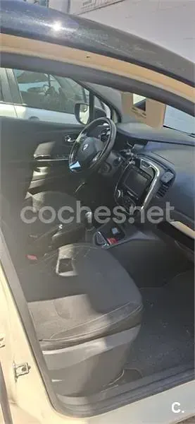 Usado Renault Captur Intens 90 CV (66 kW) 2014 Beige SUV