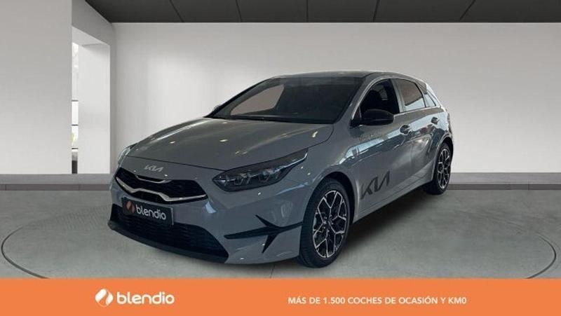 Usado Kia Ceed Style 100 CV (73 kW) 2024 Gris Utilitario
