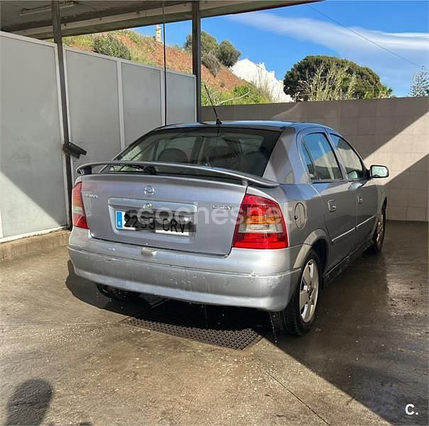 Usado Opel Astra Club 80 CV (58 kW) 2004 Gris / plata Berlina