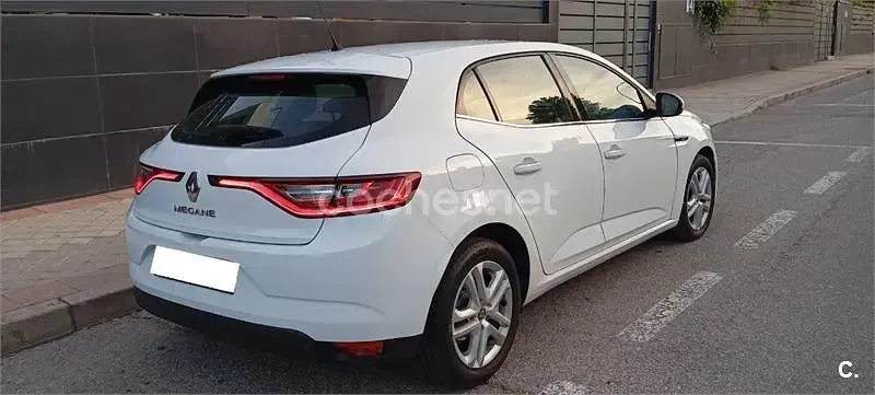 Usado Renault Mégane LIMITED 115 CV (84 kW) 2020 Blanco Berlina