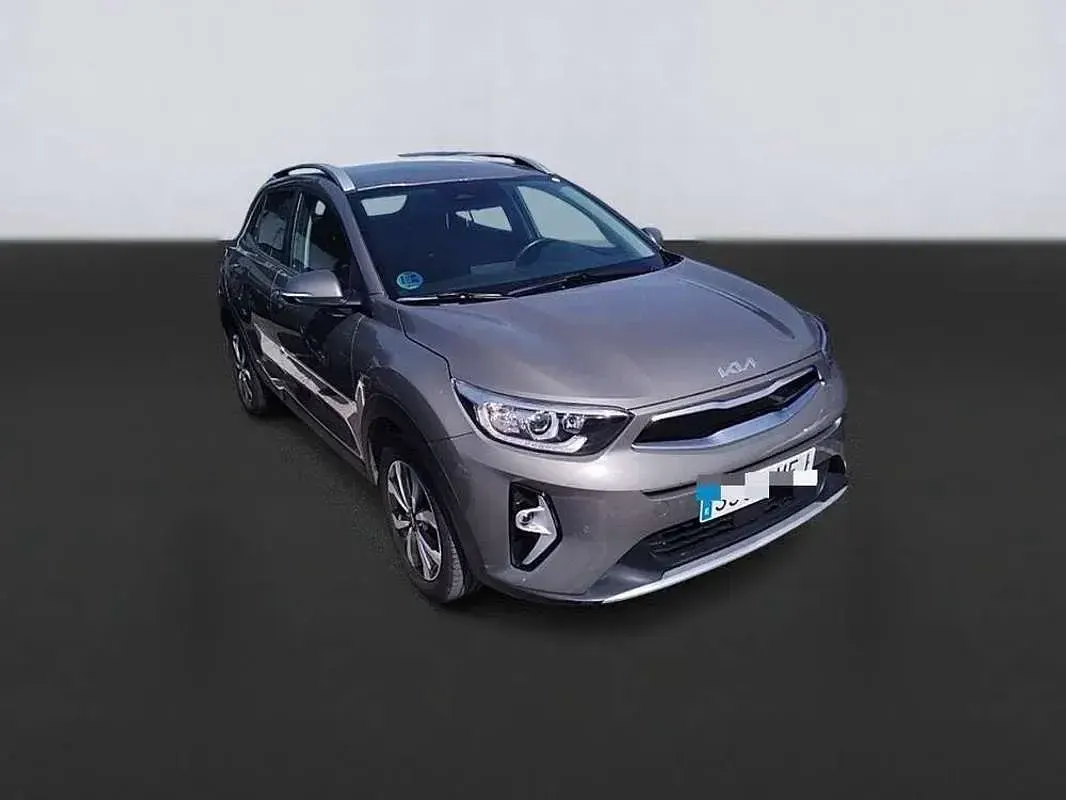 Usado Kia Stonic 120 CV (88 kW) 2023 Verde SUV