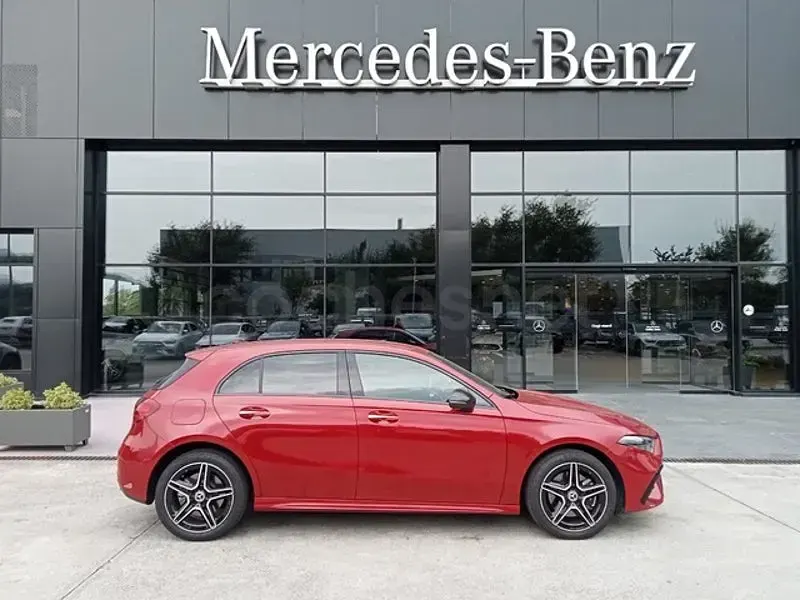 Usado Mercedes A250 218 CV (160 kW) 2024 Rojo Berlina
