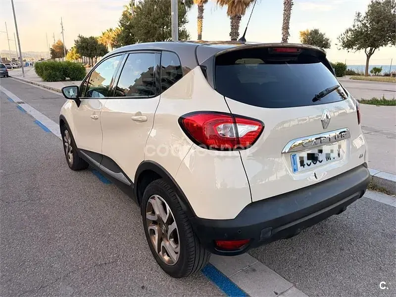 Usado Renault Captur Intens 90 CV (66 kW) 2016 Beige SUV