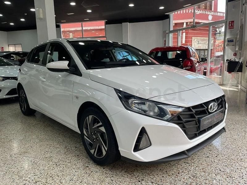 Usado Hyundai i20 84 CV (61 kW) 2023 Blanco Utilitario