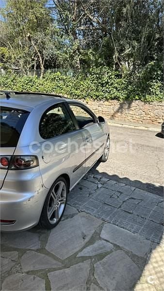 Usado Seat Ibiza FR 130 HP (95 kW) 2006 Cinzento Citadino