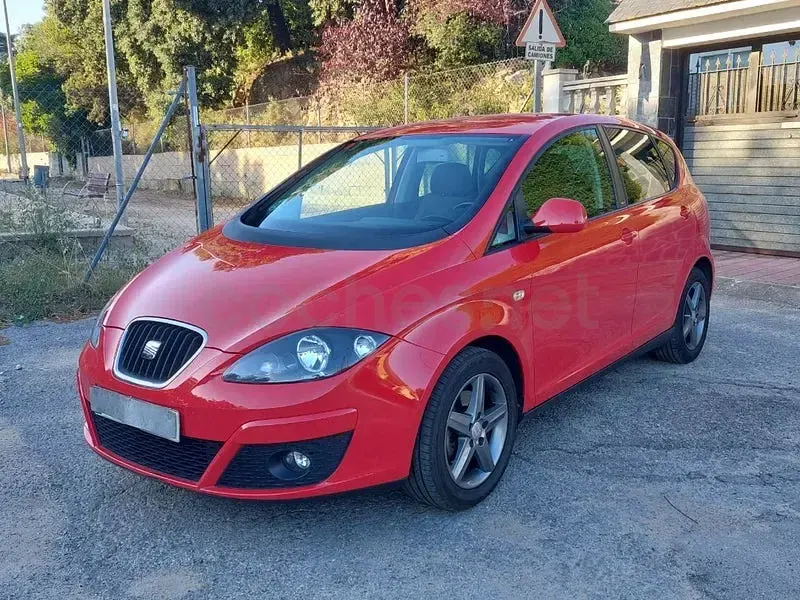 Usado Seat Altea 105 CV (77 kW) 2015 Rojo Monovolumen
