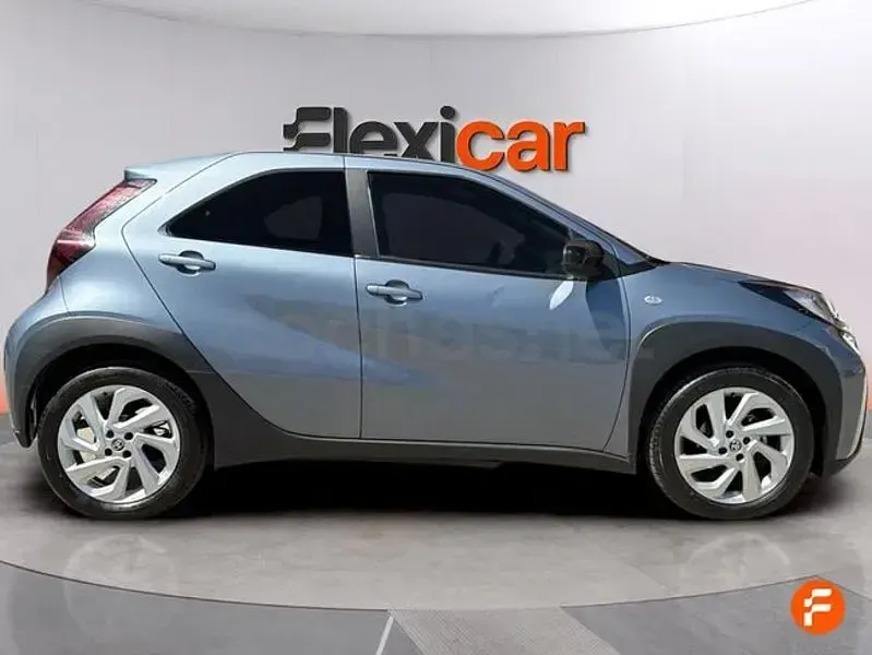 Usado Toyota Aygo X 72 CV (52 kW) 2024 Azul SUV