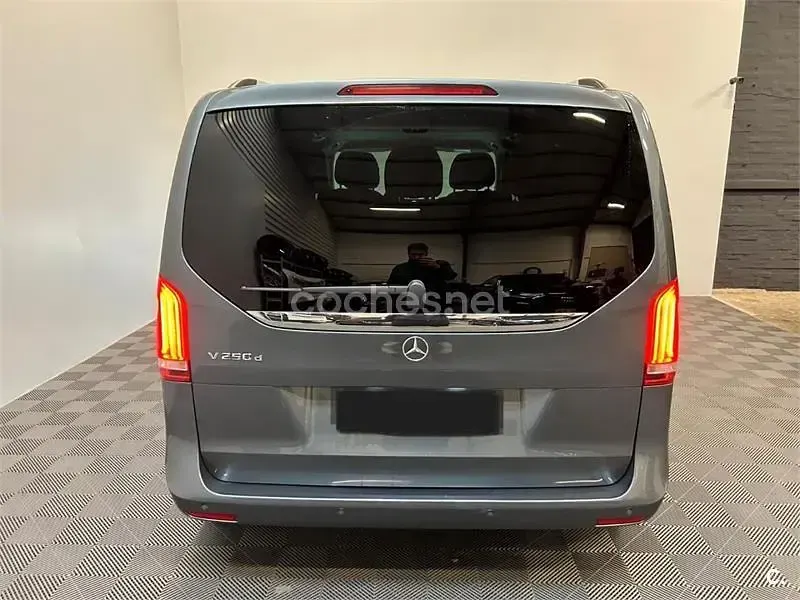Usado Mercedes V250 Avantgarde 204 CV (150 kW) 2015 Gris / plata Monovolumen