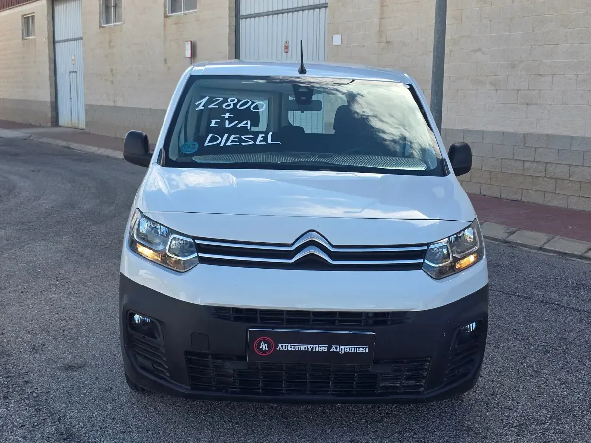 Usado Citroën Berlingo Business Class 102 CV (75 kW) 2021 Blanco Monovolumen