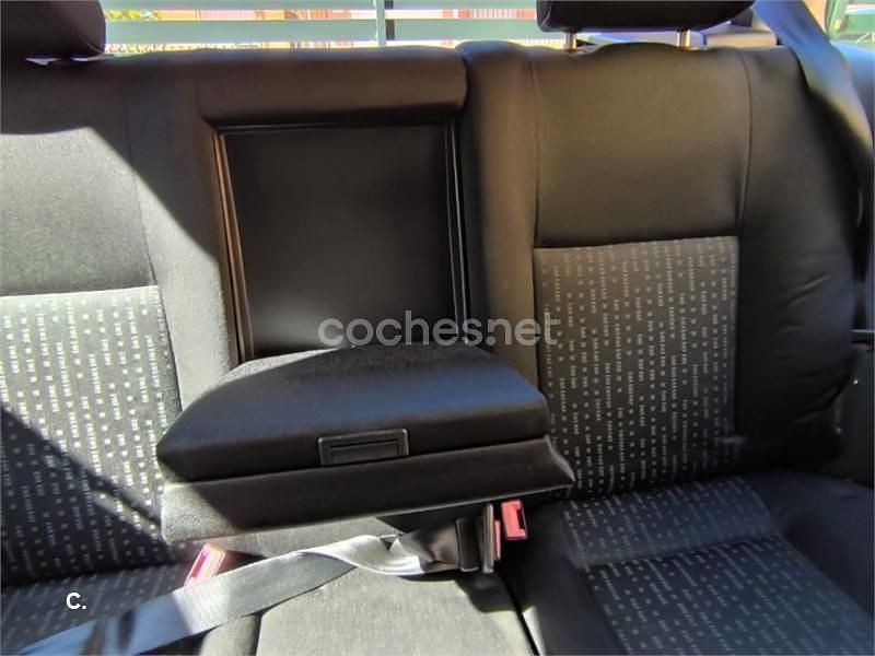 Gris / plata Usado 2001 VW Golf IV Conceptline Berlina | 2400 € (Precio justo) - Imagen 1/4
