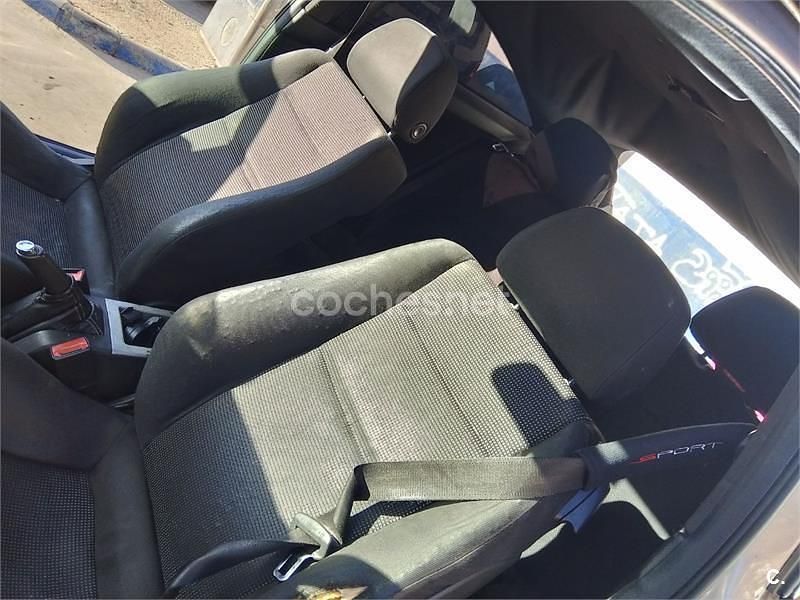 Usado Opel Astra GTC Sport 125 CV (91 kW) 2005 Gris / plata Berlina