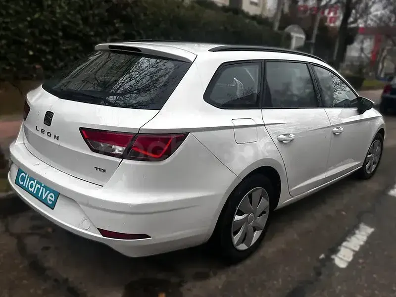 Usado Seat Leon Reference 115 CV (84 kW) 2017 Blanco Berlina
