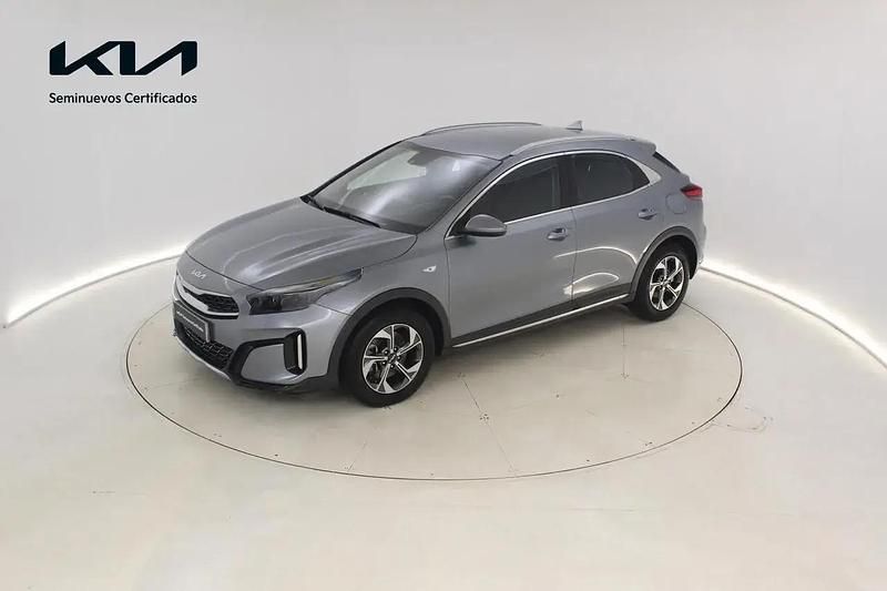 Usado Kia XCeed 100 HP (73 kW) 2025 Cinzento SUV