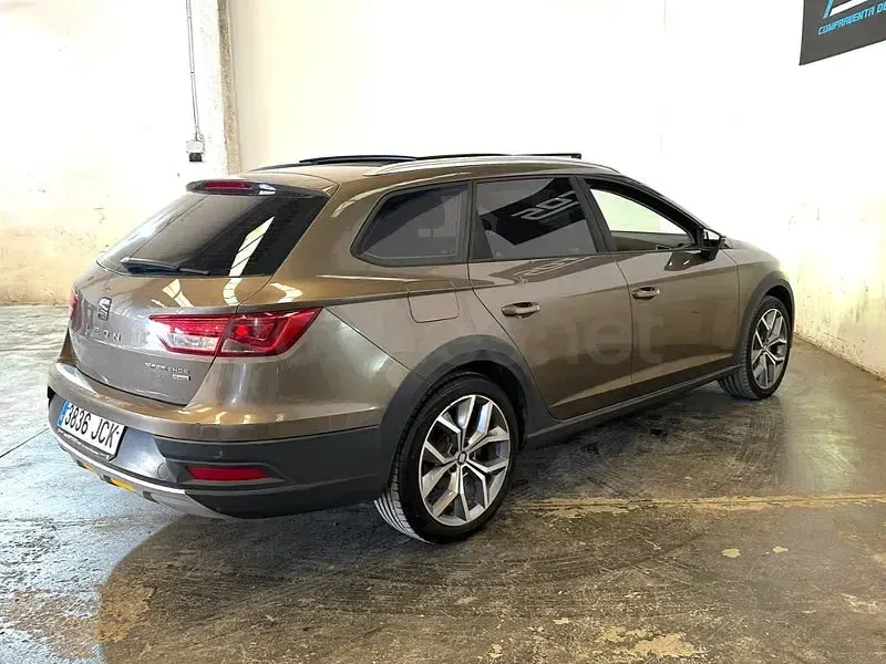 Usado Seat Leon 4Drive 150 CV (110 kW) 2015 Beige Familiar