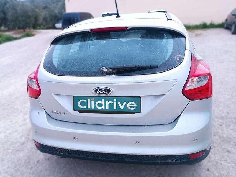 Usado Ford Focus Trend 109 CV (80 kW) 2014 Gris Utilitario