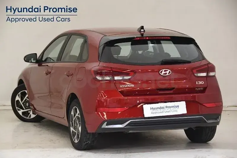 Usado Hyundai i30 115 CV (84 kW) 2025 Rojo Berlina