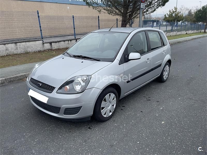 Gris / plata Usado 2008 Ford Fiesta Futura Berlina | 3999 € (Precio justo) - Imagen 1/4
