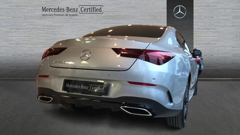 Usado Mercedes CLA250e AMG line 218 CV (160 kW) 2024 Gris Berlina