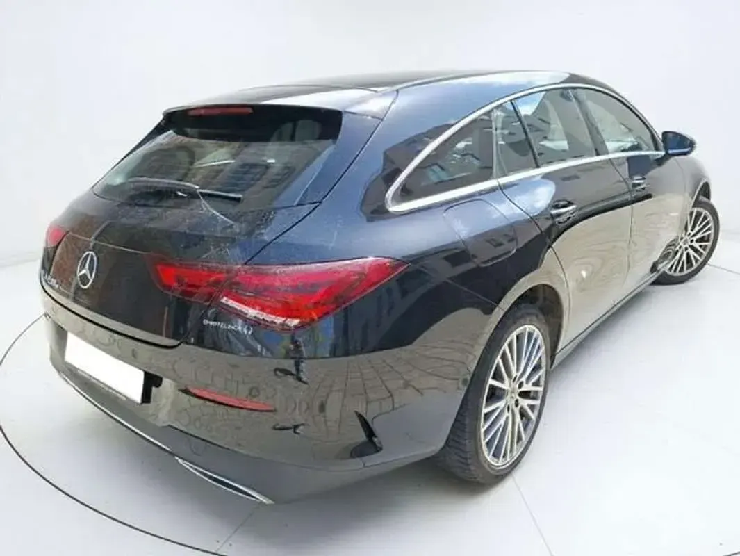 Usado Mercedes CLA250e Shooting Brake 218 CV (160 kW) 2023 Negro Familiar