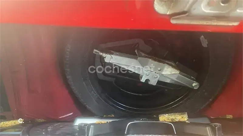 Usado Toyota Aygo 68 CV (50 kW) 2008 Rojo Utilitario