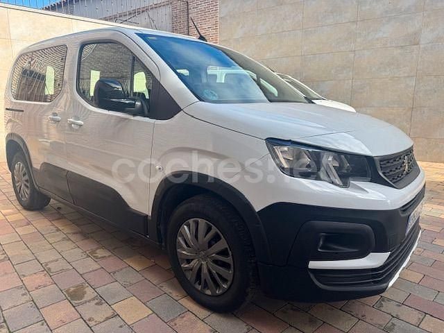 Usado Peugeot Rifter Active 100 CV (73 kW) 2022 Blanco Monovolumen