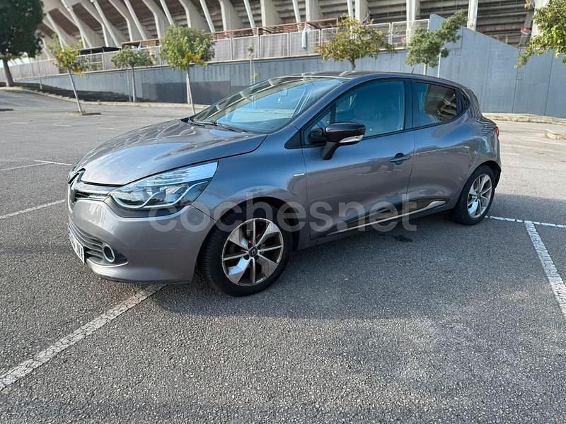 Gris / plata Usado 2016 Renault Clio IV LIMITED Berlina | 7990 € (Super precio) - Imagen 1/4