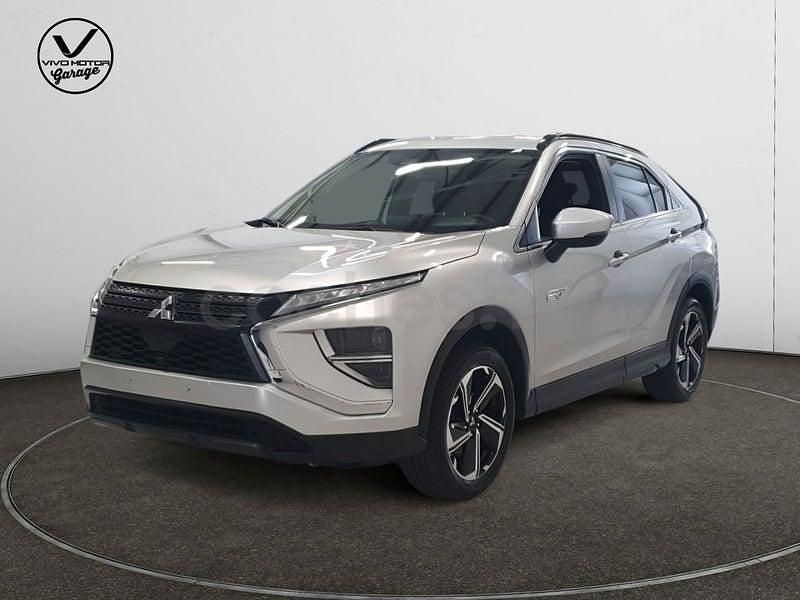 Usado Mitsubishi Eclipse Cross Motion 188 CV (138 kW) 2022 Gris / plata SUV