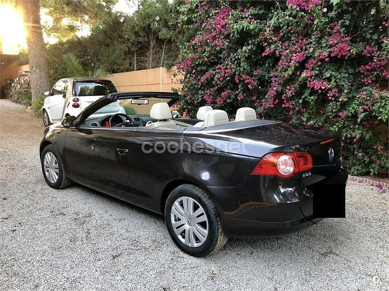Usado VW Eos 140 CV (102 kW) 2007 Marrón Descapotable