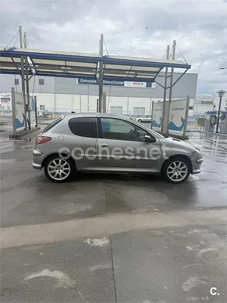 Usado Peugeot 206 110 CV (80 kW) 2003 Gris / plata Berlina
