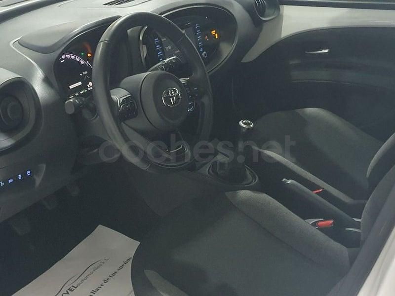 Usado Toyota Aygo X Play 72 CV (52 kW) 2022 Blanco SUV