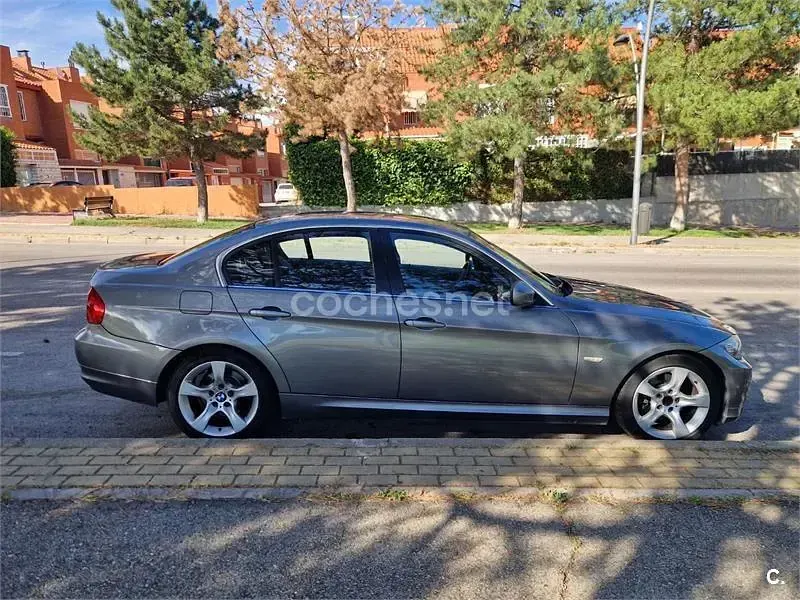 Usado BMW 320 177 CV (130 kW) 2010 Gris / plata Berlina