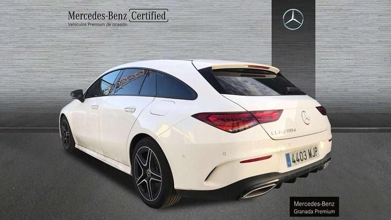 Usado Mercedes CLA200 Shooting Brake 150 CV (110 kW) 2023 Blanco Familiar