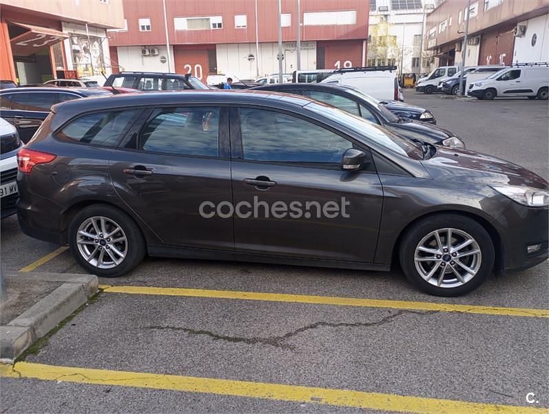 Usado Ford Focus Business Edition 125 CV (91 kW) 2017 Gris / plata Familiar