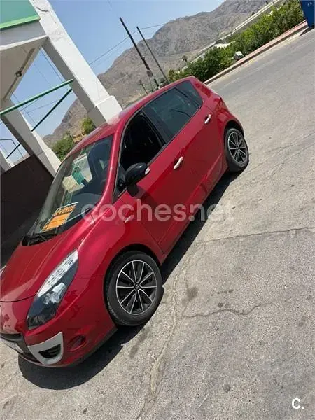 Usado Renault Scénic III Bose Edition 130 CV (95 kW) 2012 Rojo Monovolumen