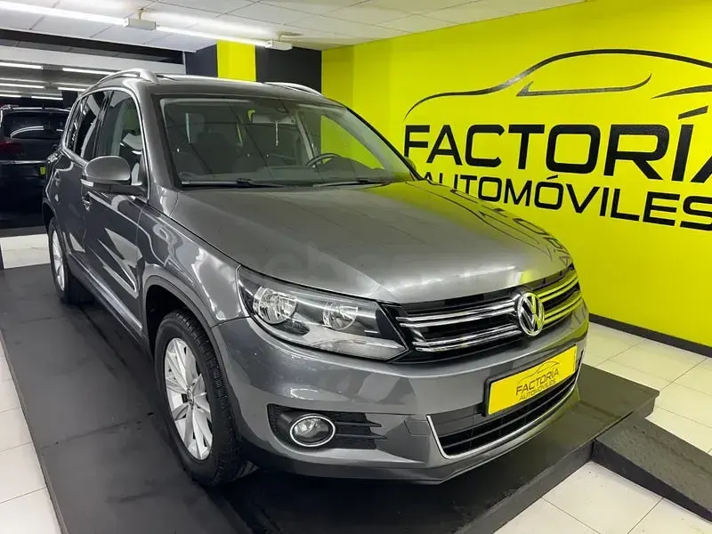 Usado VW Tiguan Business 140 CV (102 kW) 2014 Gris / plata SUV