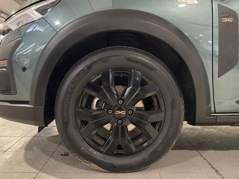 Usado Dacia Sandero Extreme 100 CV (73 kW) 2025 Verde Berlina