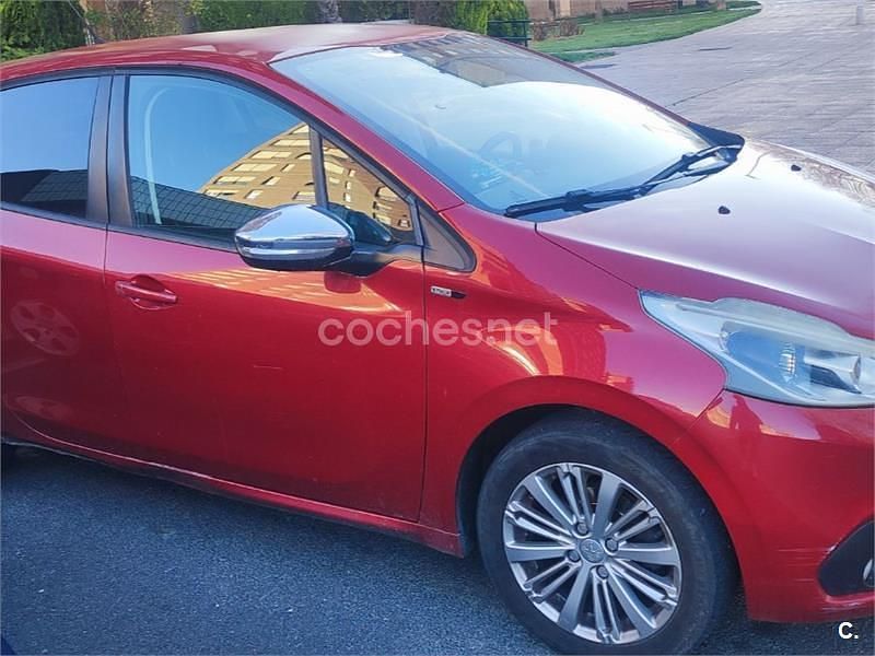 Usado Peugeot 208 Style 82 CV (60 kW) 2016 Rojo Utilitario
