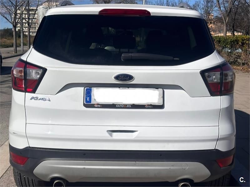 Usado Ford Kuga Trend 120 CV (88 kW) 2019 Blanco SUV